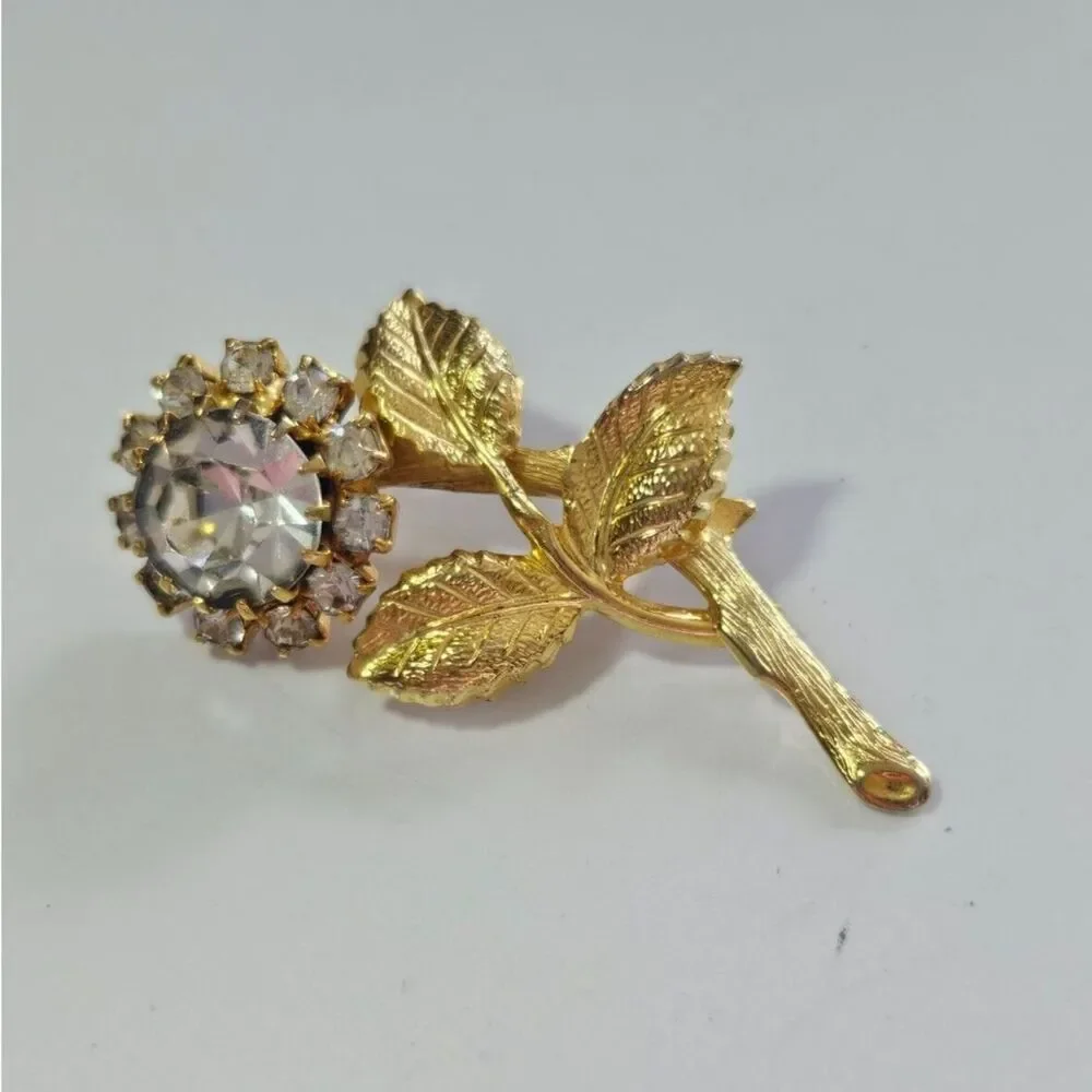 Vintage gold tone rhinestone flower brooch